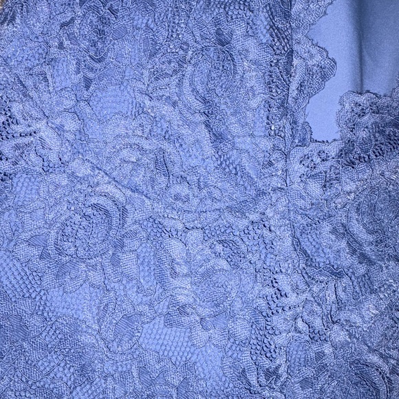 ReoRia Blue Lace V-Neck Top - Picture 3 of 6